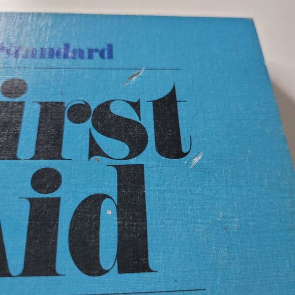 Red Cross Standard First Aid Personal Safety Book 1975‎ Vintage Health Guide - Picture 3 of 10